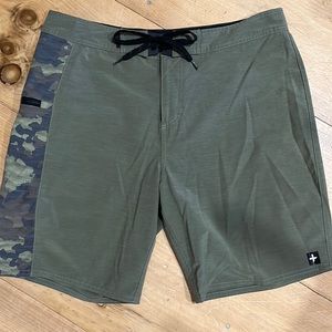 NEW Tavik Board Shorts Americana Red White Blue Size 34